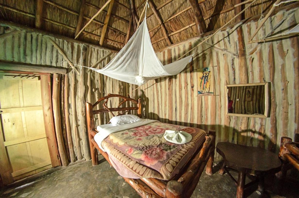 Dave The Cave Eco Lodge And Cultural Campsite Rubirizi Екстериор снимка
